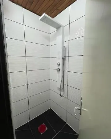 Hostel Lovely Rooms, City Center, Shared Bathroom, Windows To Corridor Villach Exterior foto