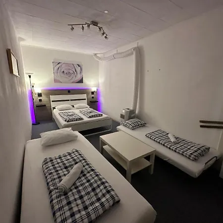 Hostel Lovely Rooms, City Center, Shared Bathroom, Windows To Corridor Villach Exterior foto