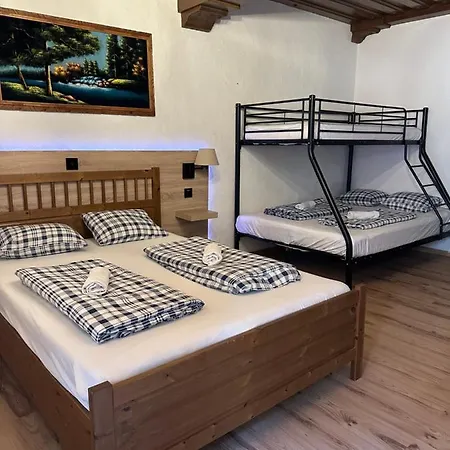 Hostel Lovely Rooms, City Center, Shared Bathroom, Windows To Corridor Villach Exterior foto