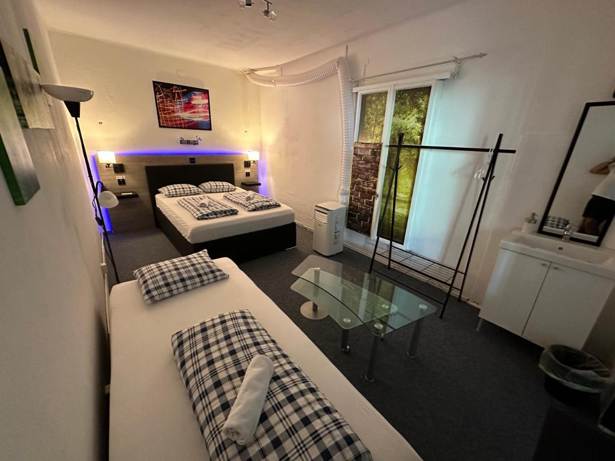 Lovely Rooms, Center, Shared Bathroom, Windows To Corridor Privatunterkunft Villach