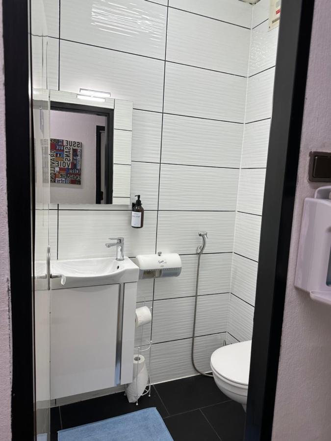 Lovely Rooms, Center, Shared Bathroom, Windows To Corridor * Villach