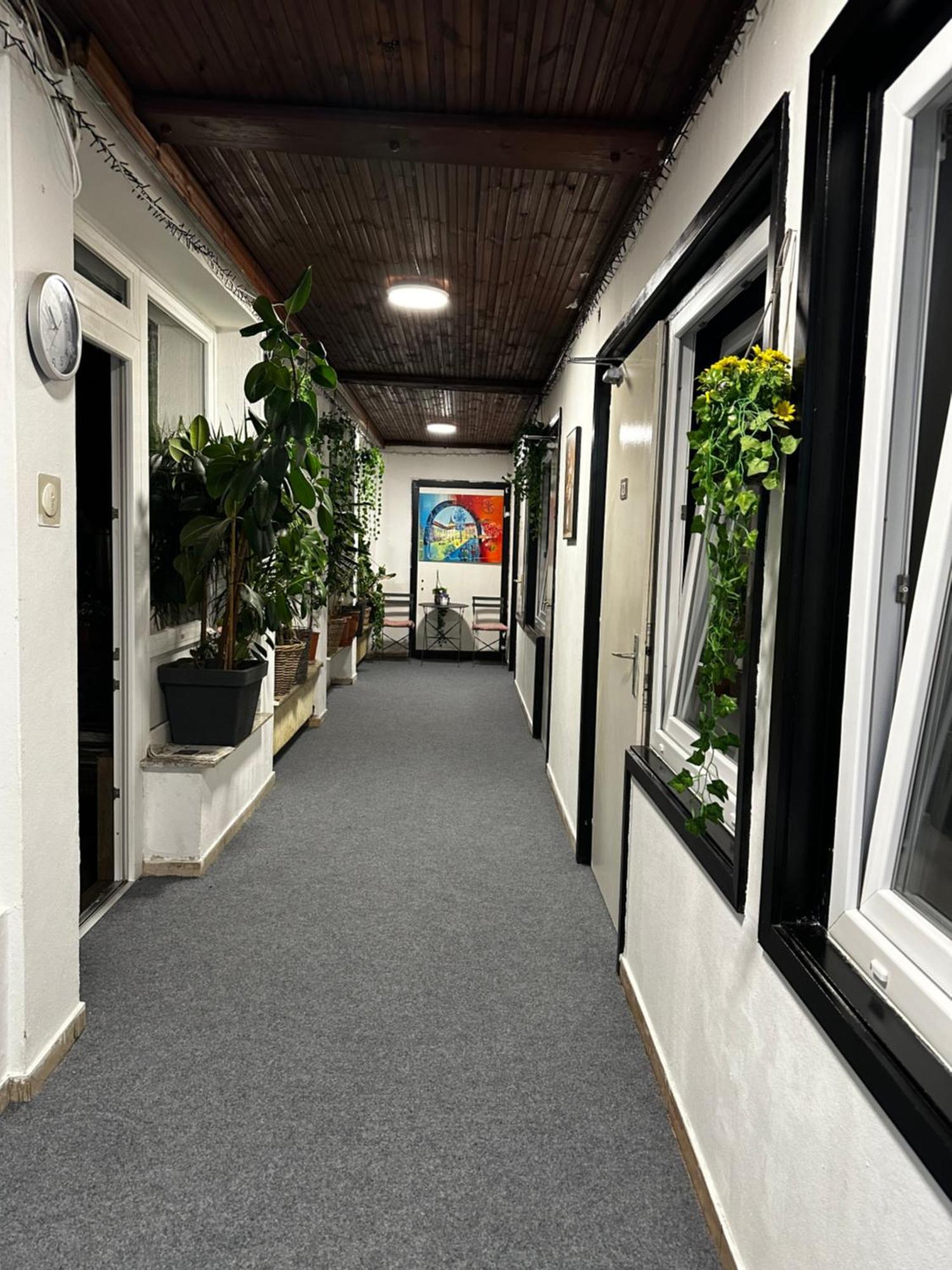 Privatunterkunft Lovely Rooms, Center, Shared Bathroom, Windows To Corridor *